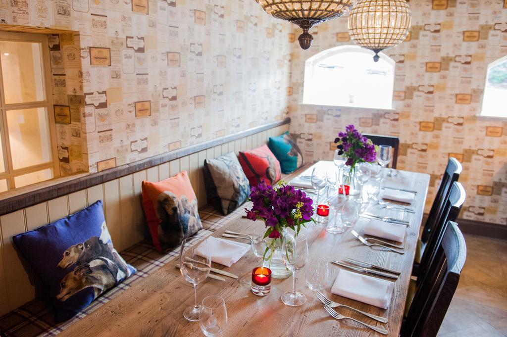 The White Hart, Overton Esterno foto